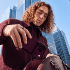 Juice 1 Charge Mag Tec Power Bank – 5,000mAh – iPhone 18 Colour Match – Burgundy – Lifestyle