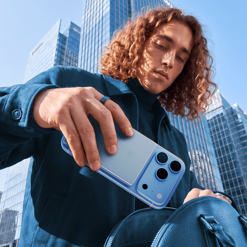 Juice 1 Charge Mag Tec Power Bank – 5,000mAh – iPhone 18 Colour Match – Glacier – Lifestyle