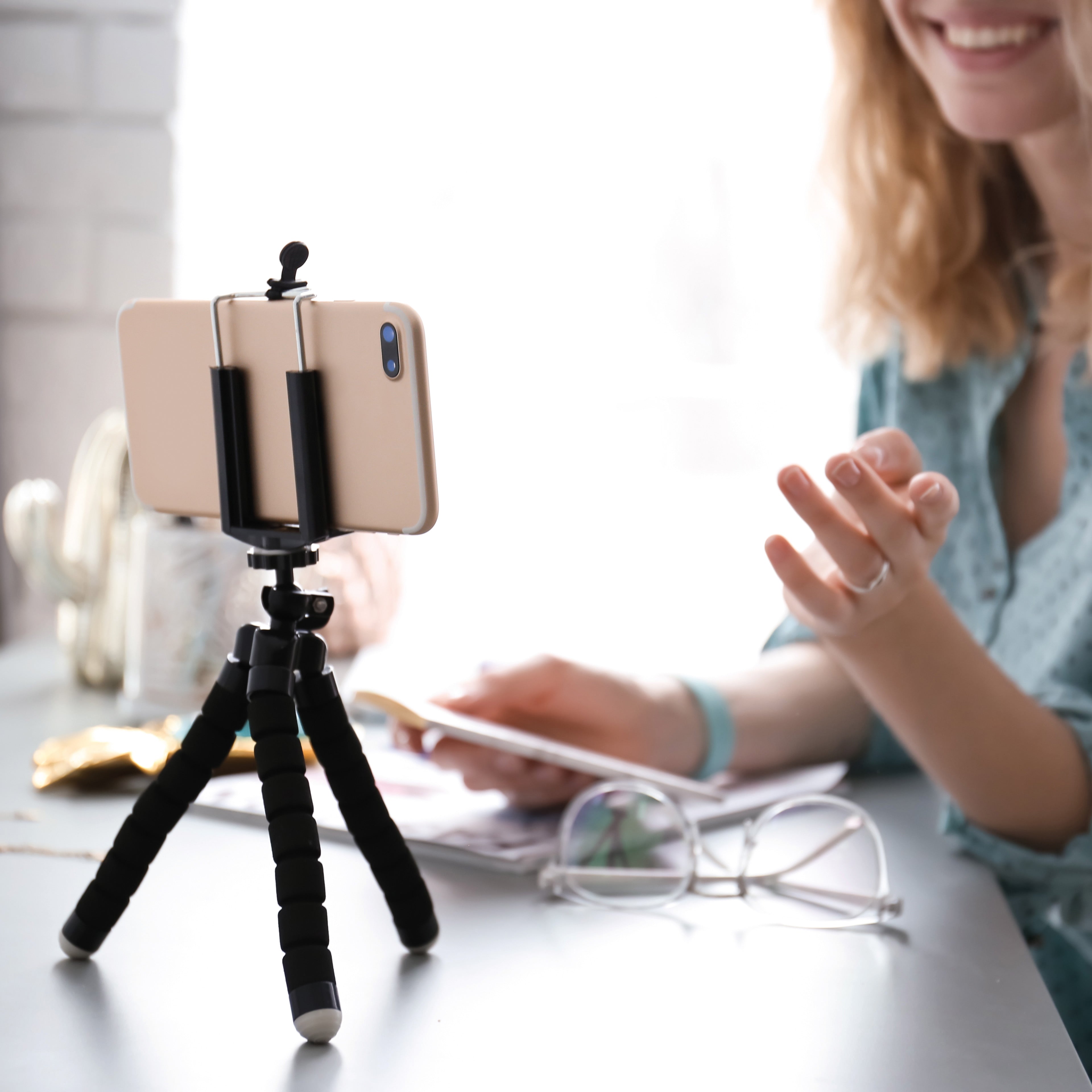 Juice Social 'For Reels' Flexi Tri-Pod with Wireless Remote